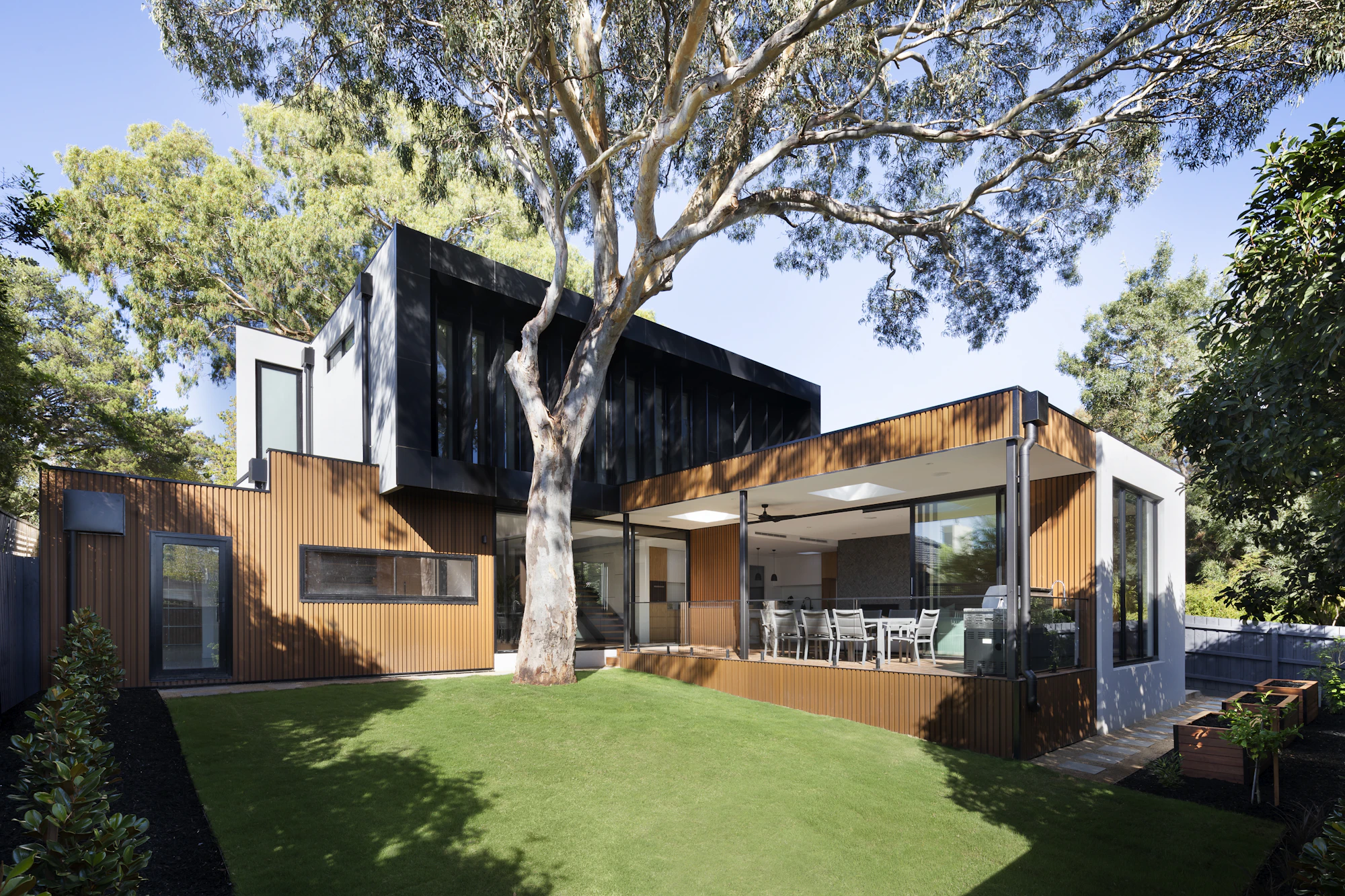 Chalet con revestimiento de madera reformado — Mijas Costa
